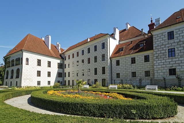 Hradní nádvoří