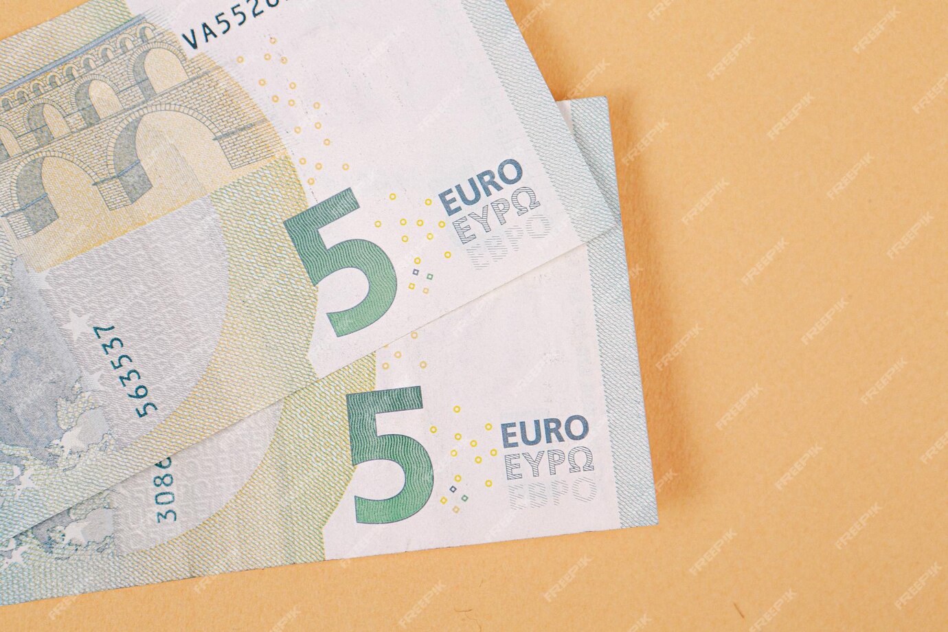 pětieurové bankovky